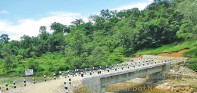 ग्रामीण सडकको दुर्दशा,  पक्कि पुल वन्यो, गाडी गुड्दैनन